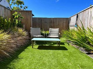 Hagley Two Bedroom Townhouse with Free Parking - 6