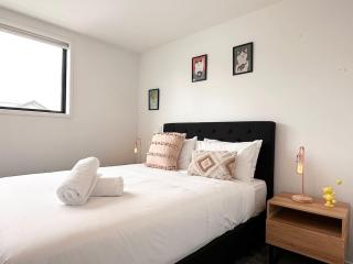 Hagley Two Bedroom Townhouse with Free Parking - 9