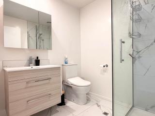 Hagley Two Bedroom Townhouse with Free Parking - 5
