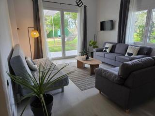 Black N' White Cozy Housegarden - 8