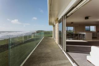 ABC on Wanaka Bay - beachfront home w. ocean views - 9