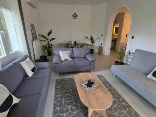 Black N' White Cozy Housegarden - 6