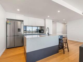 Skyline Showdown - Views, Games & Vibes - 7