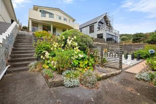Wanaka Studio - sea views from your private patio - 7