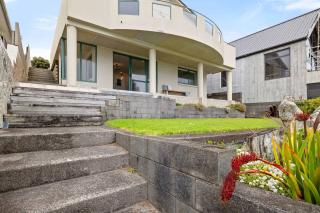 Wanaka Studio - sea views from your private patio - 5