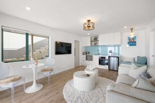 Wanaka Studio - sea views from your private patio - 5