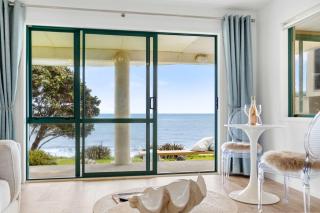 Wanaka Studio - sea views from your private patio - 9