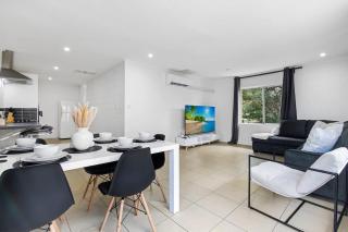 The Coastal Escape - Games & Vibes - 0