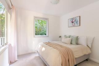 Cosy 2 Bedroom Cottage with spabath and fireplace - 8