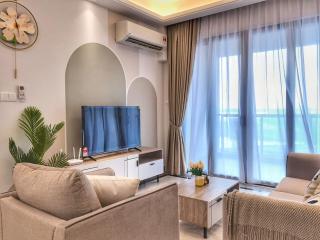 R&F Princess Cove 2BR Sea View JB CIQ Spacious - 0