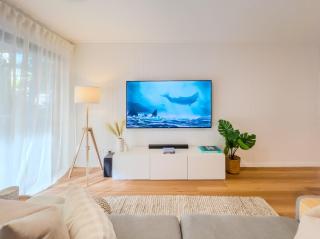 Burleigh Breeze Getaway - 9