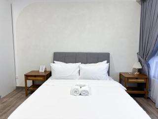 Luxury High-Rise Retreat - 9