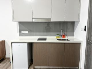 Luxury High-Rise Retreat - 7