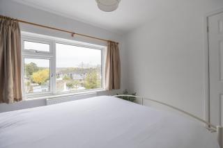 Charming 2-Bed Home in Stonehouse - 9