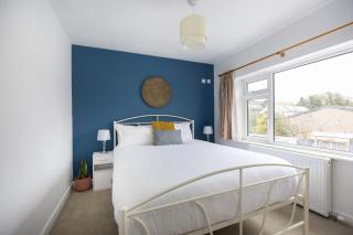 Charming 2-Bed Home in Stonehouse - 8