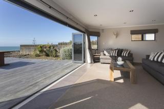 The Waterfront Escape - with panoramic sea views - 5