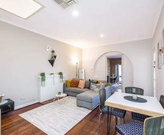 Nollamara Family Home Garden Kitchen Dining - 0