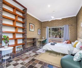 Nollamara Family Home Garden Kitchen Dining - 3