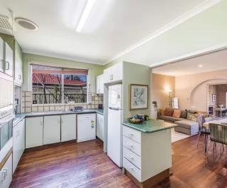 Nollamara Family Home Garden Kitchen Dining - 6