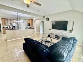 Katy Getaway - Relaxed 3BR Home with Serene Views - 5