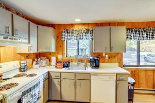 4 Mi to Mt Snow Resort! Family Condo with Balcony - 1