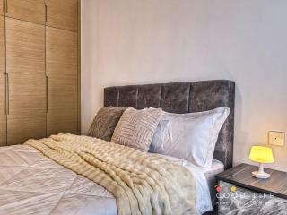 Queen Room R&F Princess Cove Shared Common Space - 9