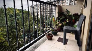 Spacious Central Davao City Getaway - Spacious Apartment with Shared Pool - 2