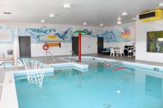 Super 8 by Wyndham Winnipeg East MB - 1