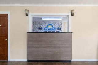 Days Inn by Wyndham Canton - 4