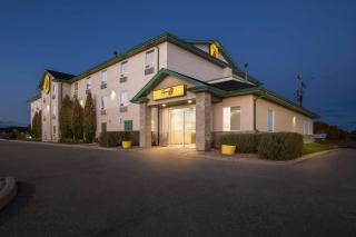Super 8 by Wyndham Prince Albert - 8