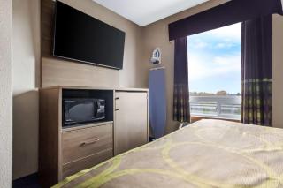 Super 8 by Wyndham Prince Albert - 8