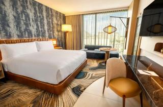 The REMI, Scottsdale, Autograph Collection - 7