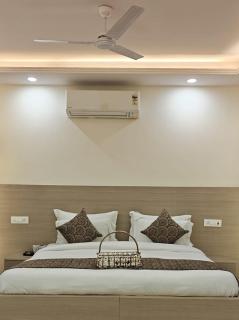 Hotel Ivaan Homes opposite to Iskcon Temple East of Kailash New Delhi - 6