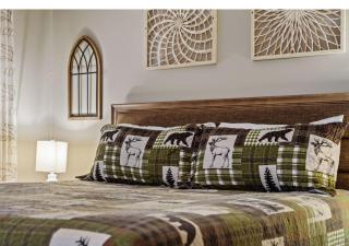 Exclusive Attraction Ticket Prices! 180 Smoky Views, Hot Tub, Game & Movie Room - 4