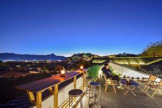 Golden Dragon's Mountain Glow Inn Chinese Style Courtyard of Lijiang Ancient Town English Speaking Service Close to main streets near by Dashiqiao Sifang Street,Big Water Wheels,We offer tickets purchasing services,Free station pick-up for three nights of - 3