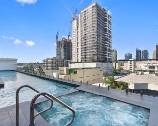Cultural Charm - 2BR Apartment in South Brisbane 20804 - 0
