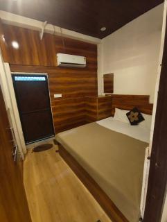 Hotel OM SHREE PALACE - 1