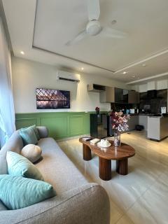 Zameen aurum Luxury Apartment Gulberg 3 Mirhaa homes-3 - 0