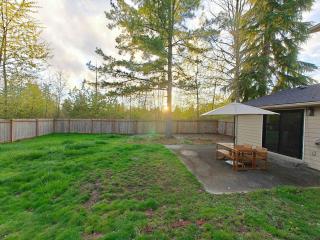 Cozy home, Walk to Lake, Food & Shops, EV Charger - 1