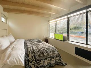 Luxury Houseboat-apartment In The Historic Center - 3