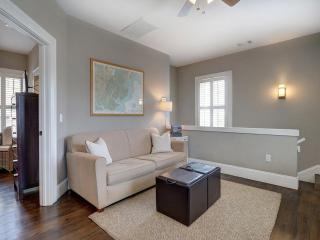 Southern Elegance Carriage House - 3