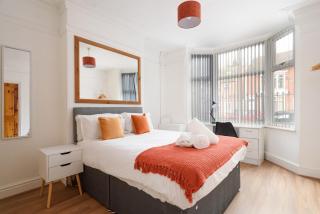 6Bedroom House with Free Parking - 0