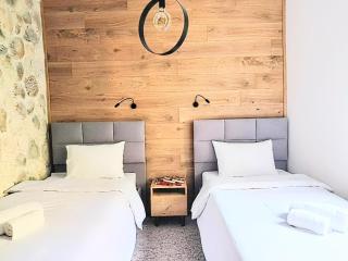 G&J Traditional House - 3