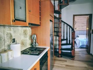 G&J Traditional House - 8