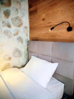 G&J Traditional House - 1