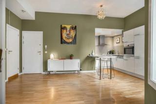 Stylish City Living - Close to everything - 3