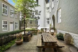 Stylish City Living - Close to everything - 2