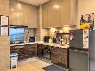 R&F Princess Cove 2BR Sea View JB-SG Spacious - 2