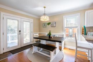 Spacious 3BR Getaway with BBQ close to Beach - 6