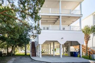 Spacious 3BR Getaway with BBQ close to Beach - 5